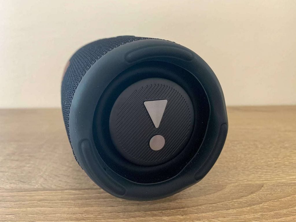 Przetworniki basowe znajdują się z boku