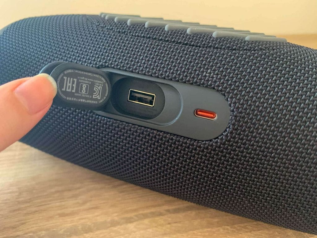 Za pomocą głośnika możesz naładować swój telefon komórkowy