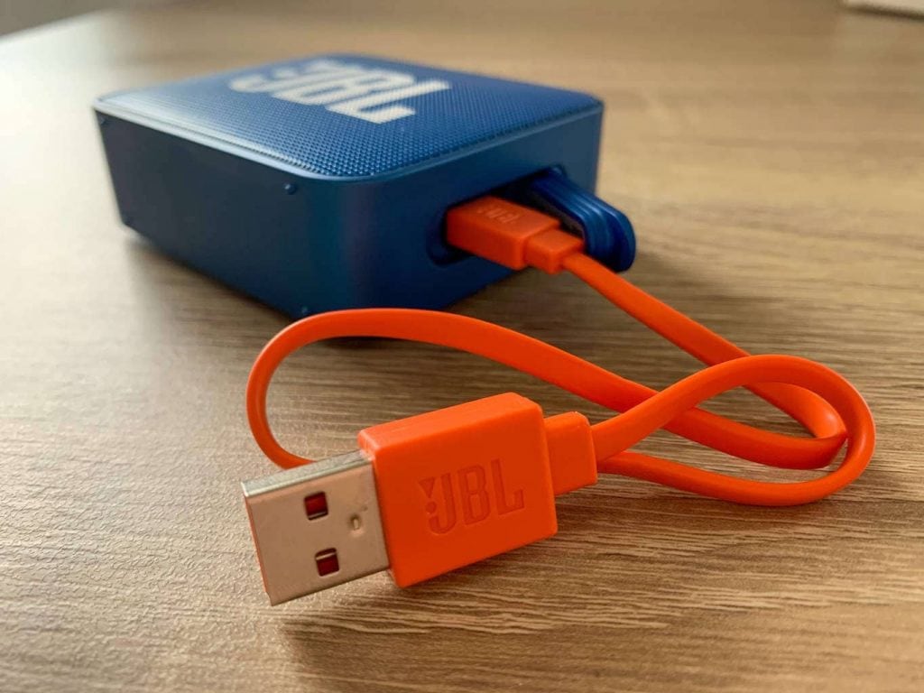Kabel zasilający jest łatwy do wykrycia