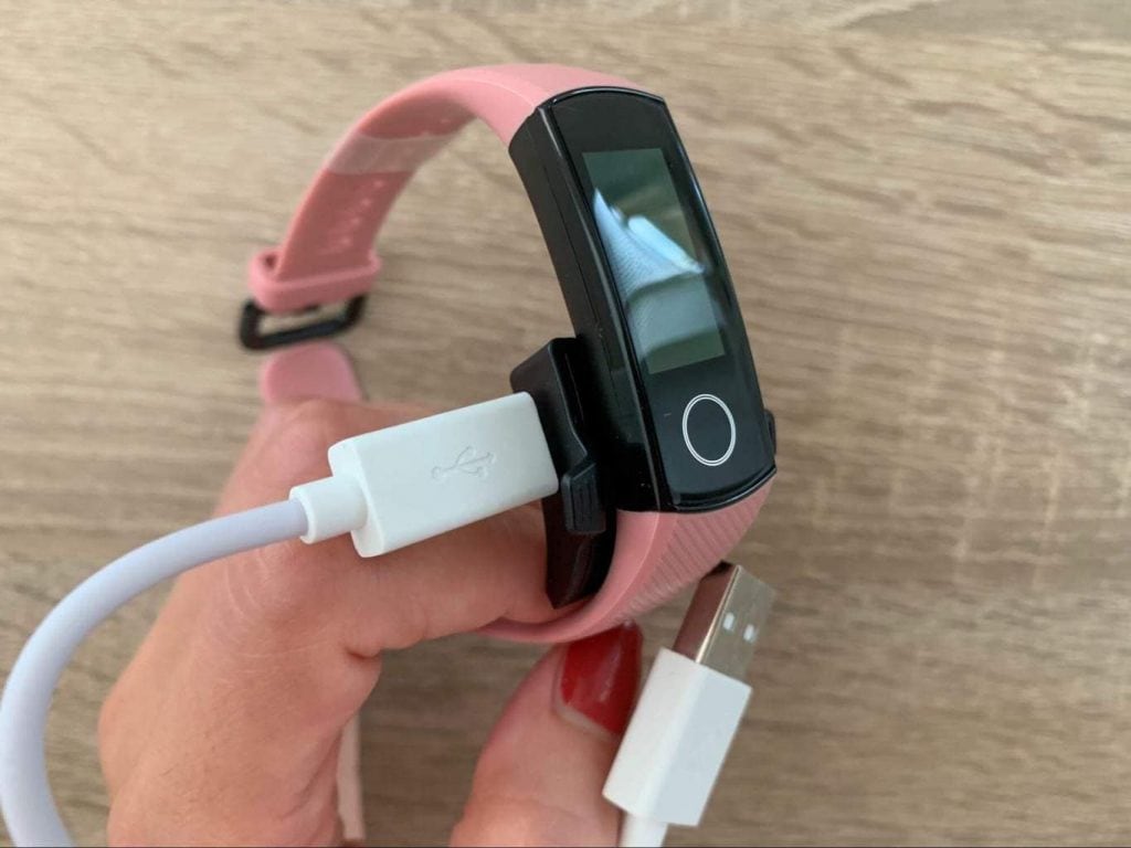 Podczas ładowania należy korzystać ze specjalnego uchwytu