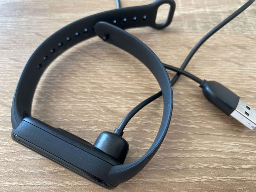 Kabel zasilający jest magnetyczny