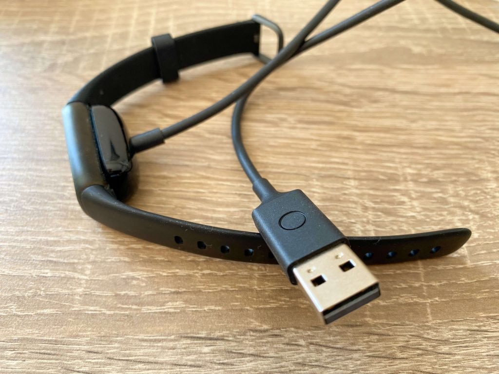 Posiada złącze USB