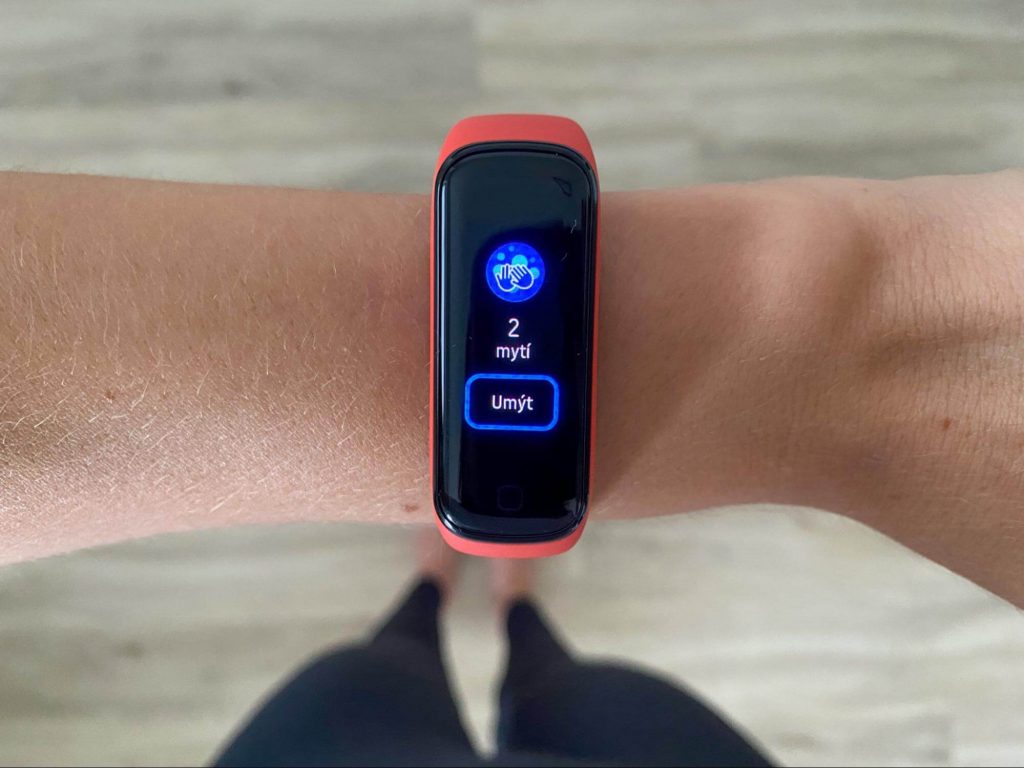 Powiadomi Cię nawet o konieczności umycia rąk