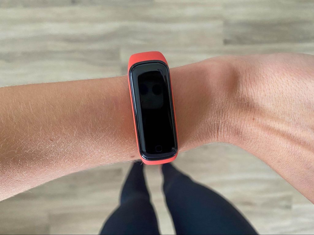 Bransoletka świetnie leży na dłoni