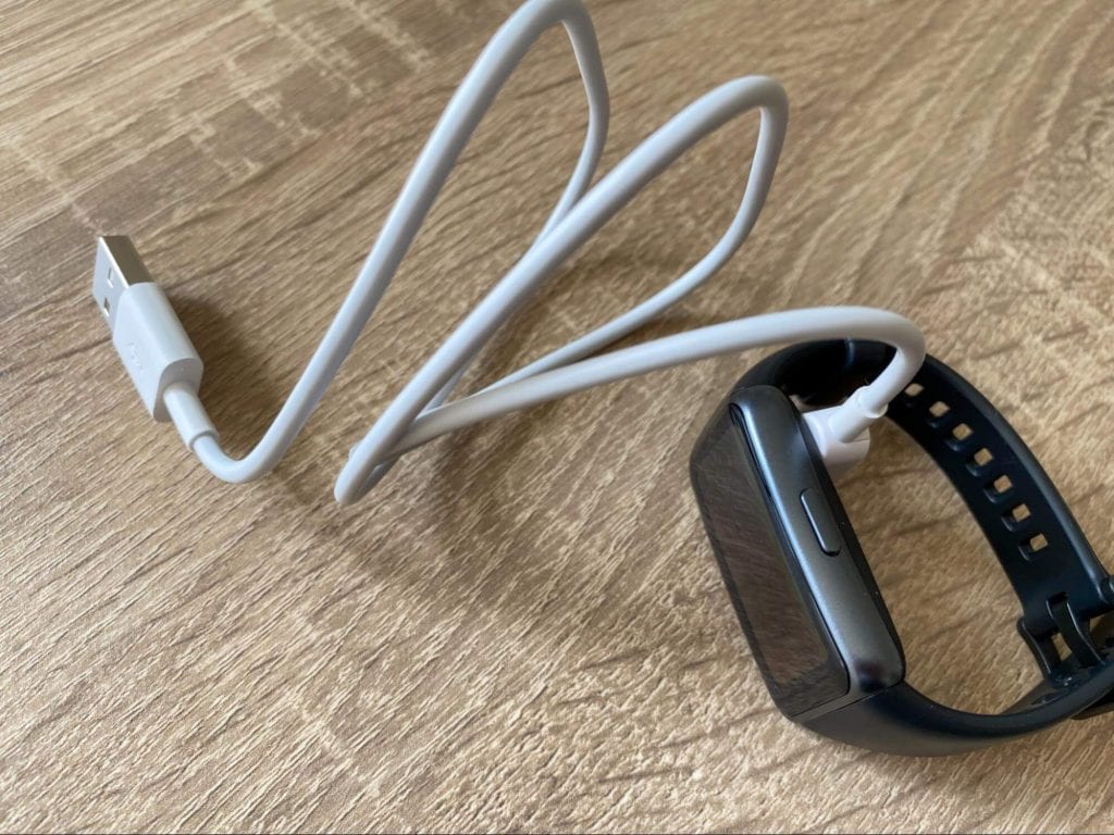 Dzięki magnesowi doskonale przylega