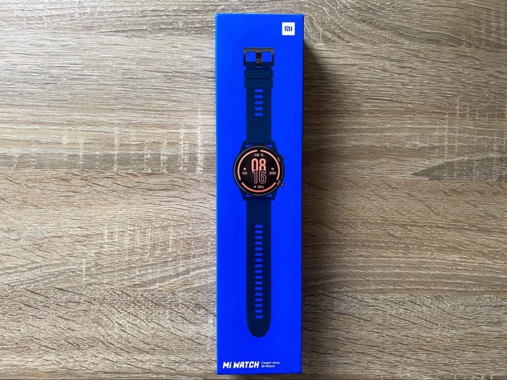 Inteligentny zegarek w podłużnym pudełku