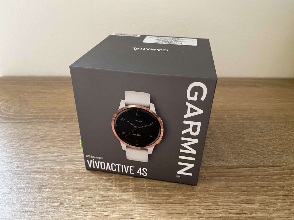 Pudełko, w którym sprzedawany jest smartwatch