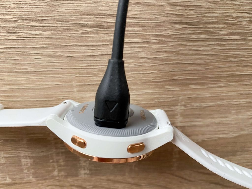 Kabel USB służy do ładowania