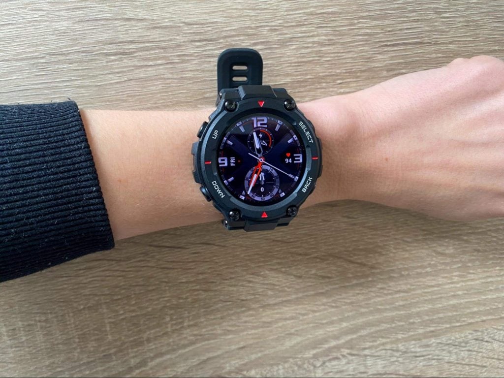 Zegarek ma duży wyświetlacz