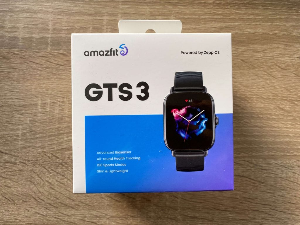 Zegarek sprzedawany jest w prostym pudełku