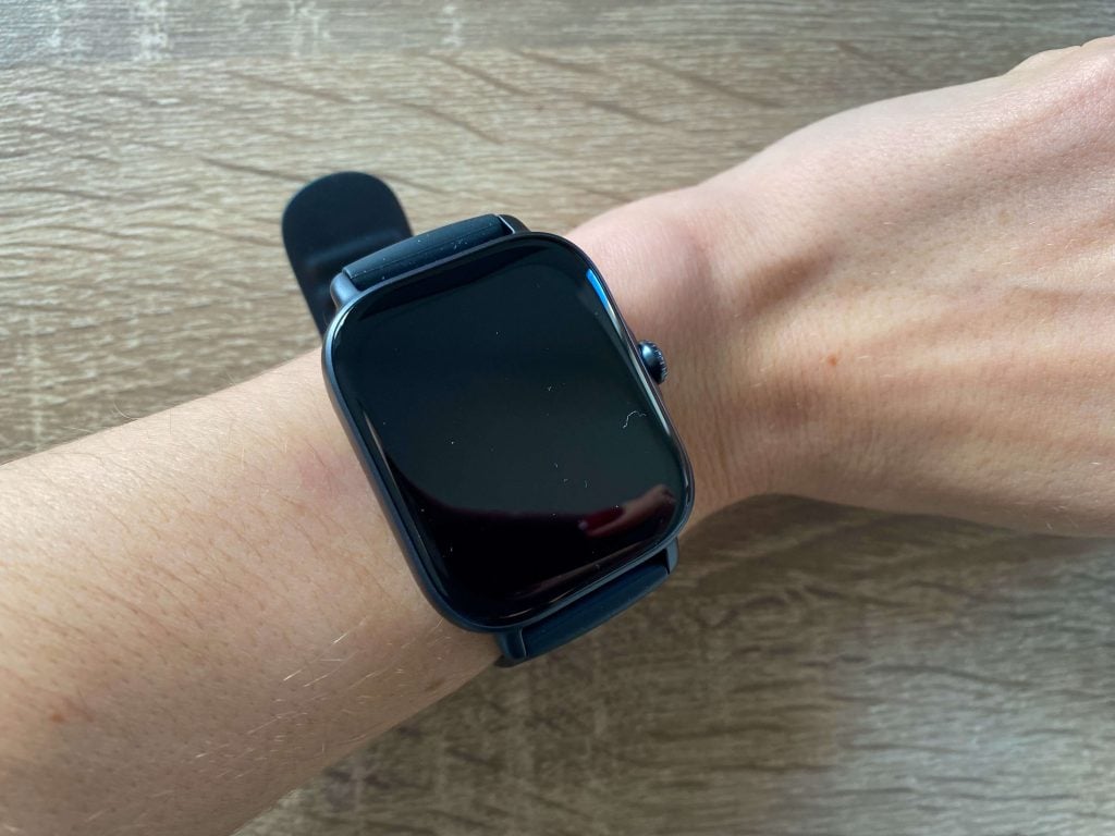 Zegarek idealnie dopasowuje się do nadgarstka