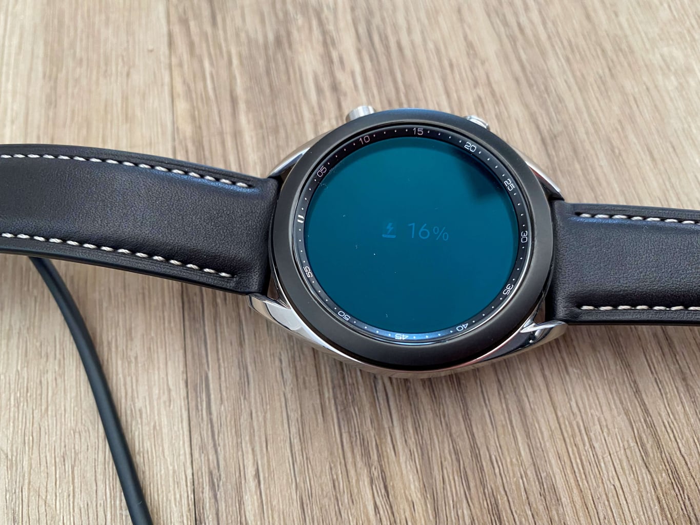 Pokazuje aktualny status