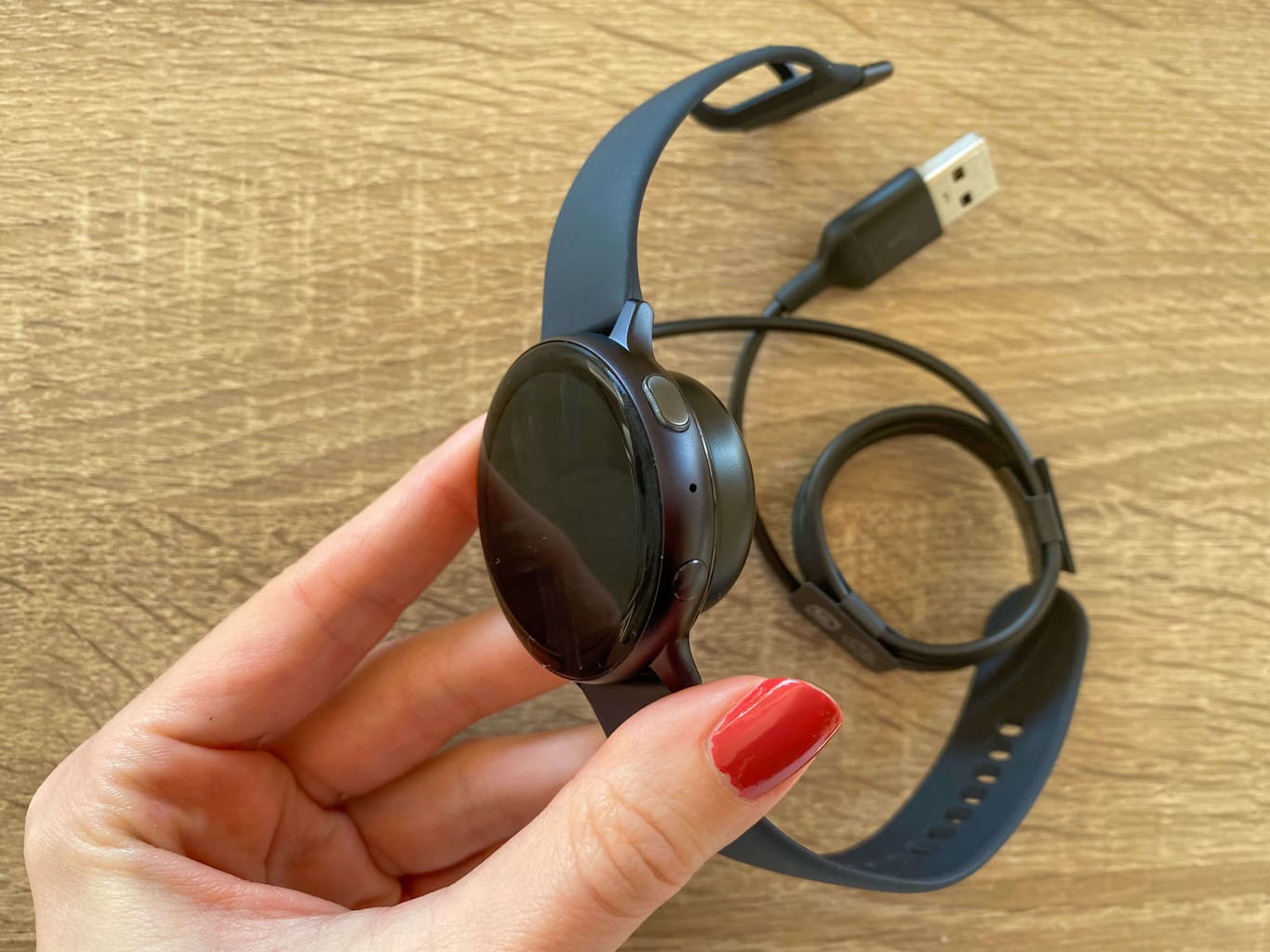 Pełne ładowanie trwa około 2 godzin