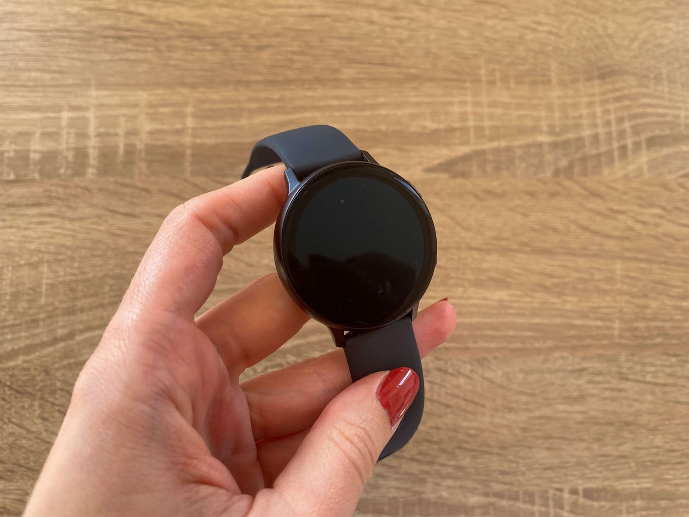 Zegarek ma minimalistyczny design