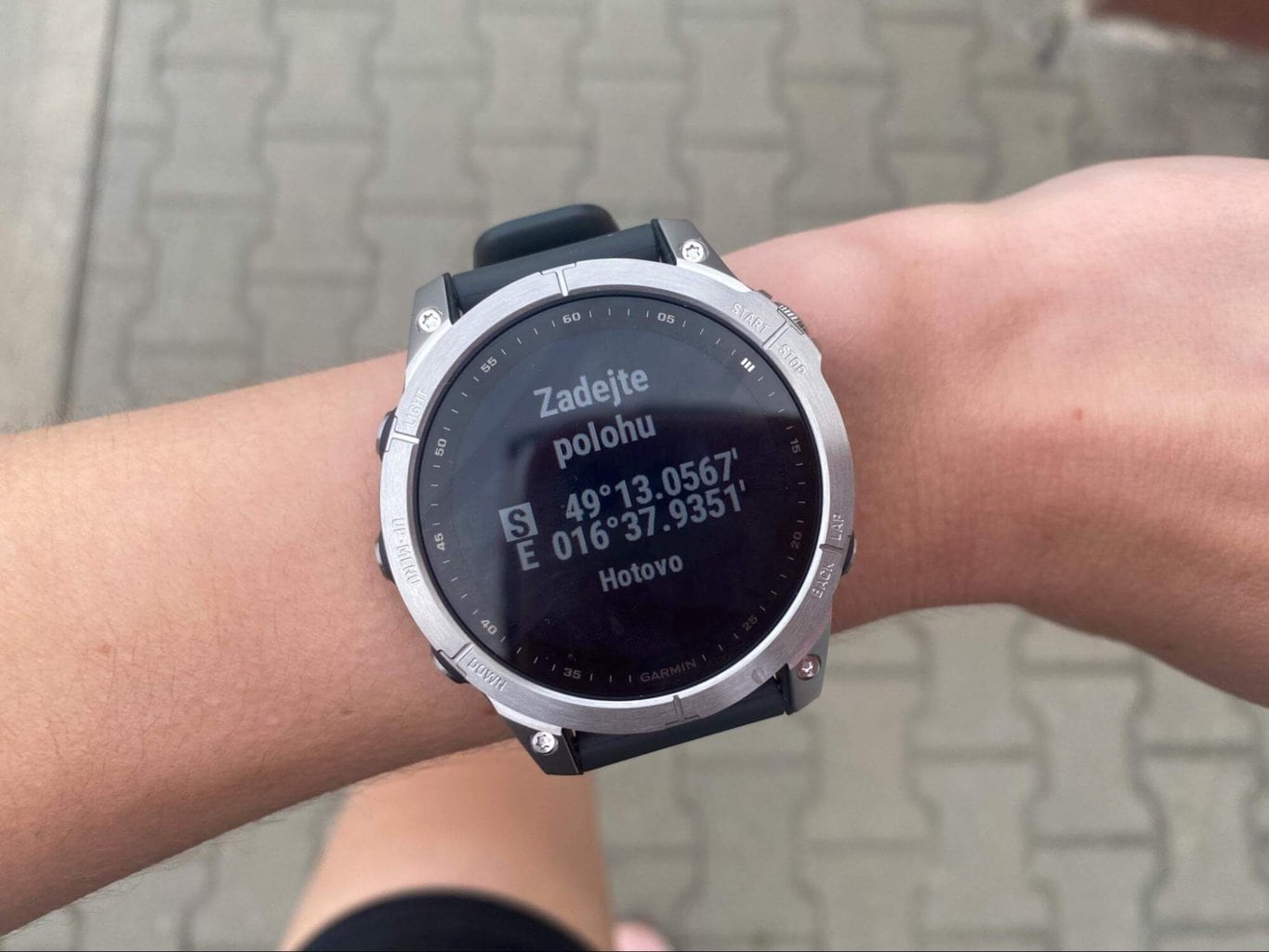 Pokazuje on lokalizację użytkownika