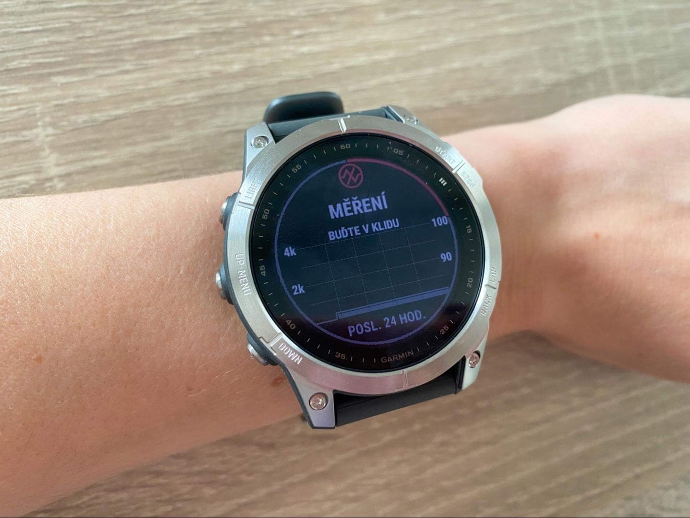 Podczas pomiaru użytkownik musi pozostawać w spoczynku