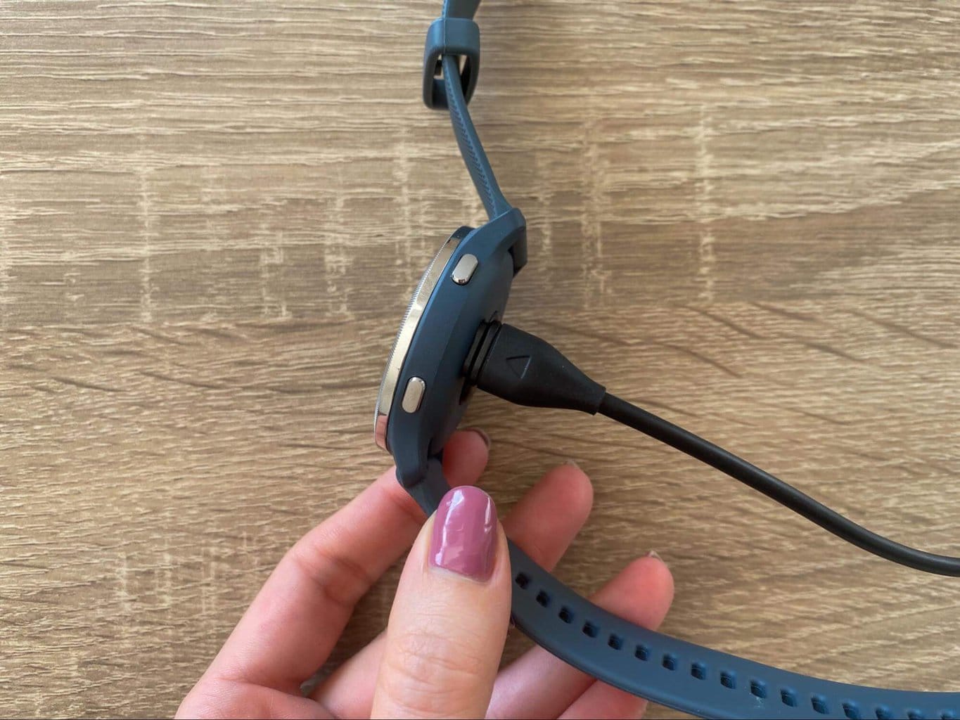 Przewód zasilający umieszczony jest z tyłu