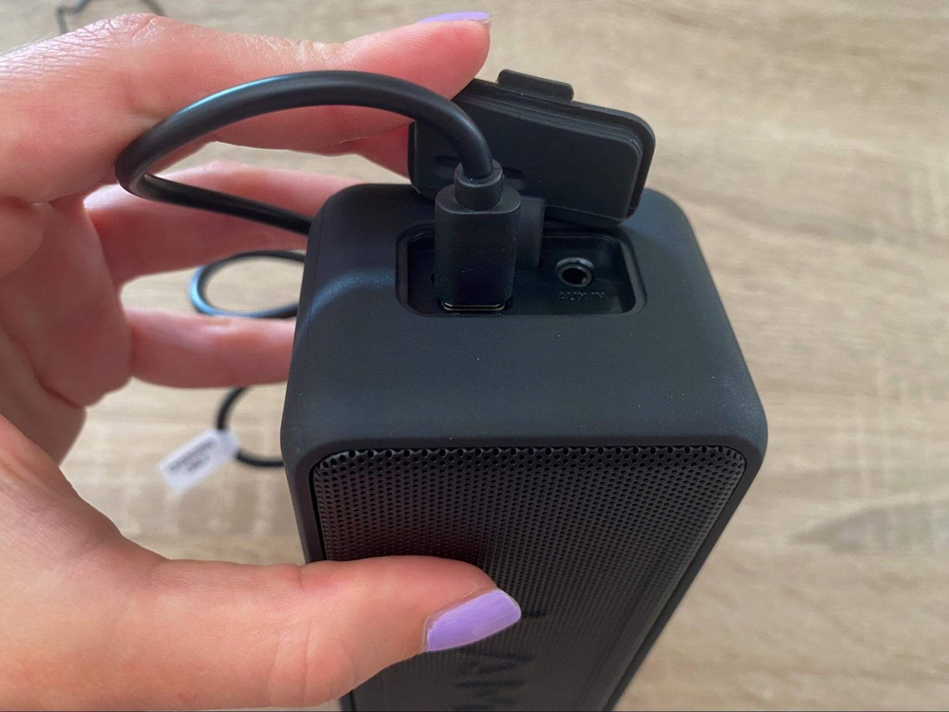 Ładowanie trwa około 3 godzin