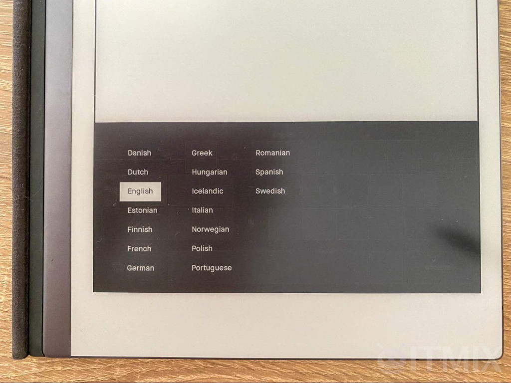 Dostępna jest polska klawiatura