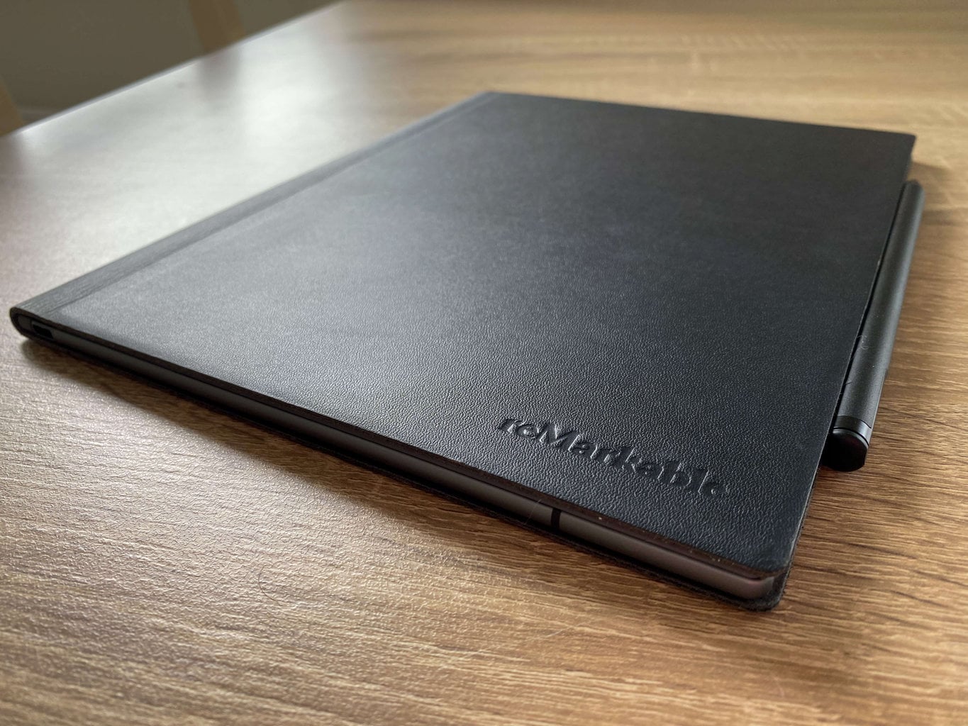 Mogą się do niego przyklejać odciski palców