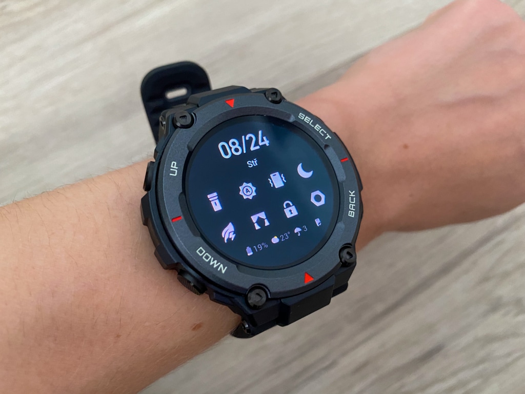 Przesuń palcem w dół od góry wyświetlacza, aby uzyskać dostęp do ustawień