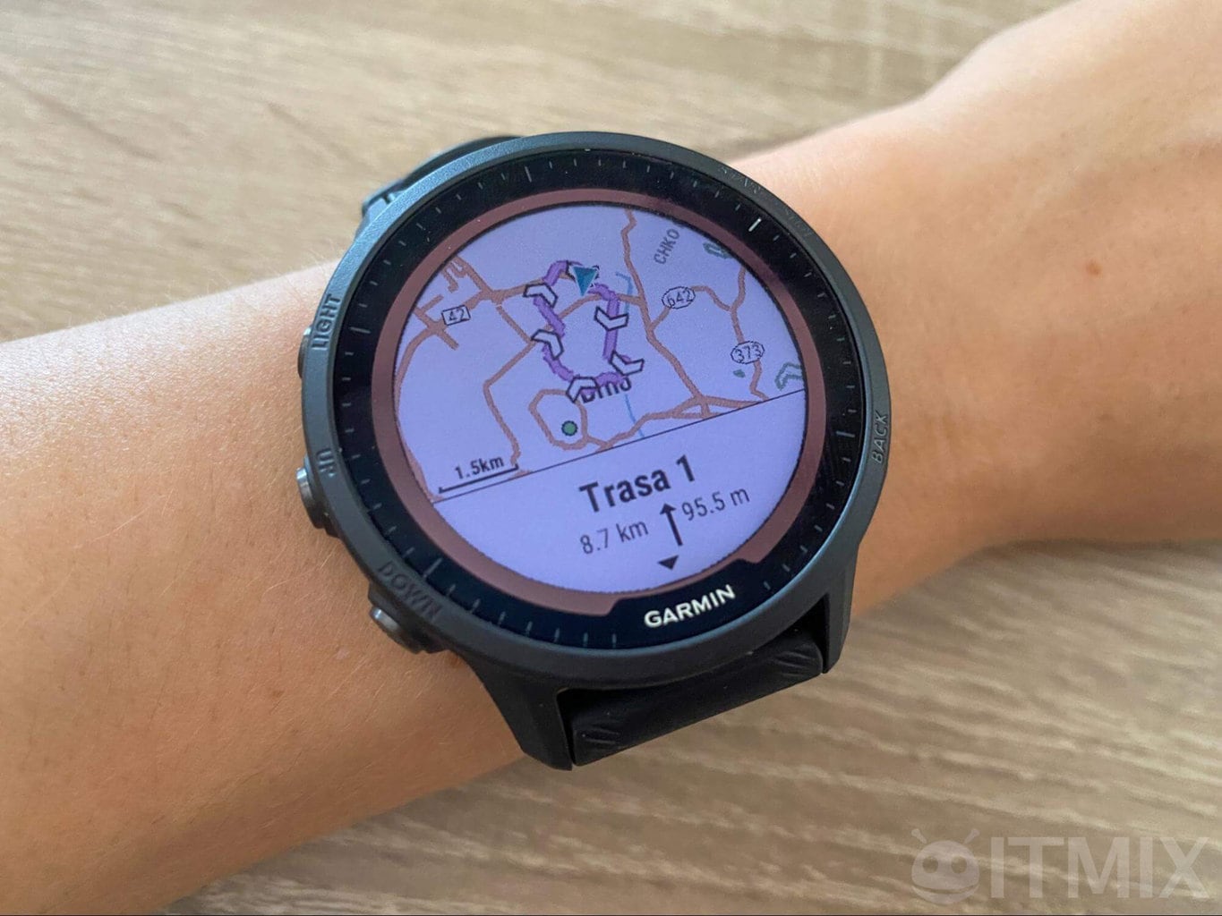 I zasugeruje konkretną trasę