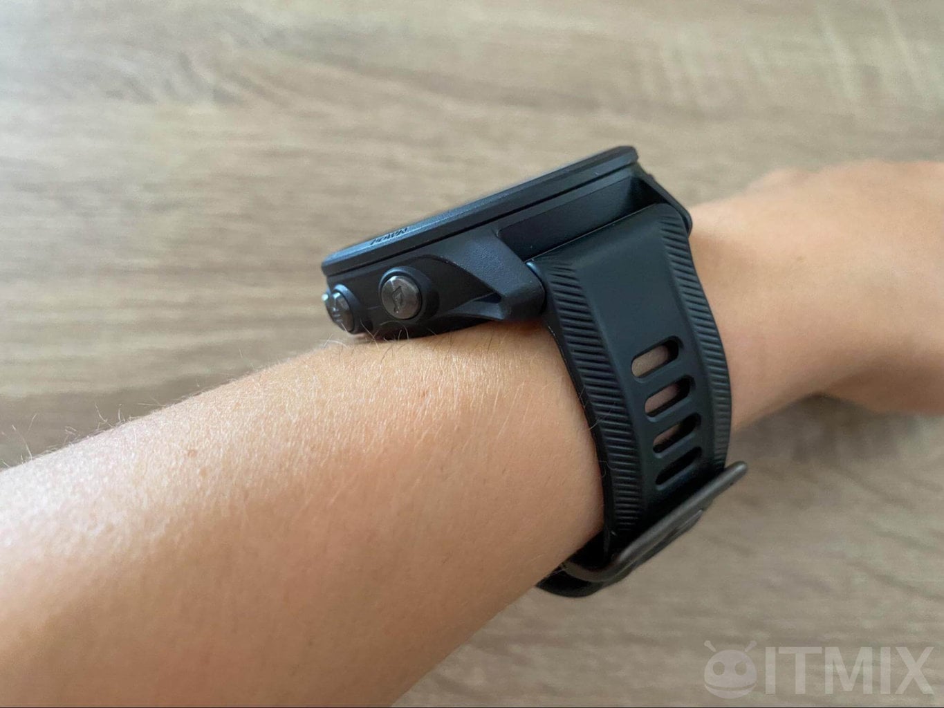 Lepiej pasuje na męski nadgarstek