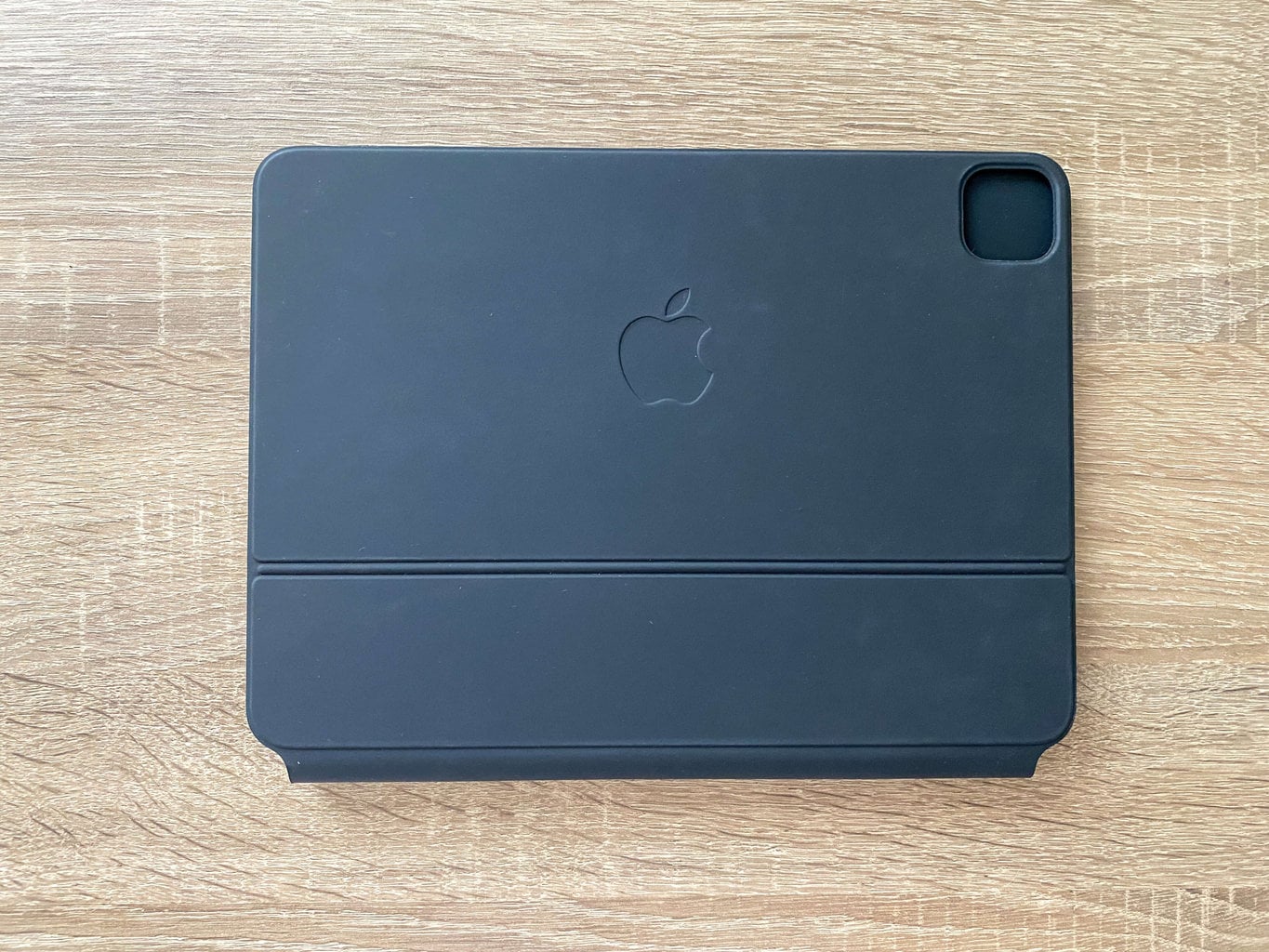 Klawiatura jest zdominowana przez czarny design