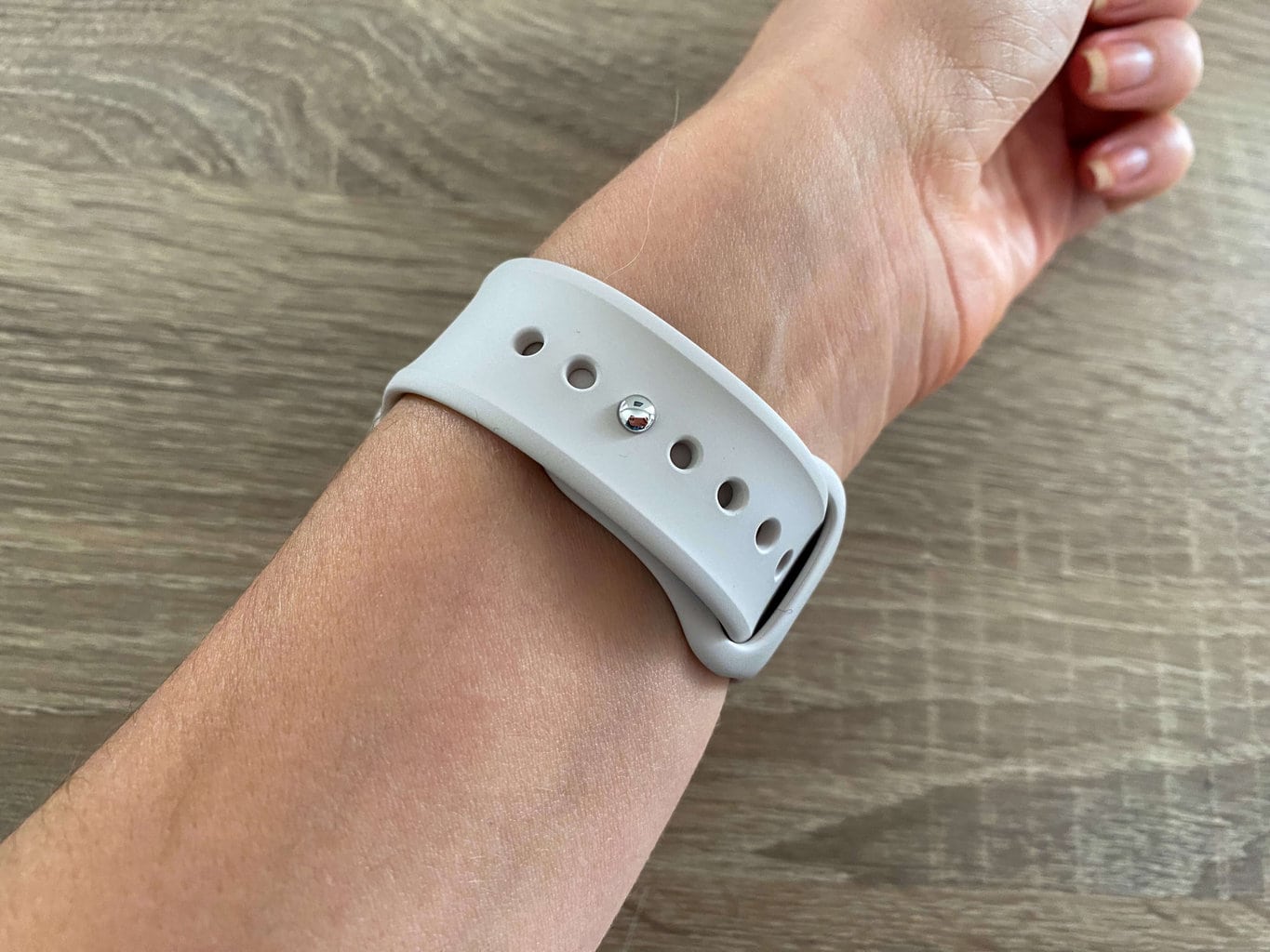 Zegarek idealnie pasuje na nadgarstek