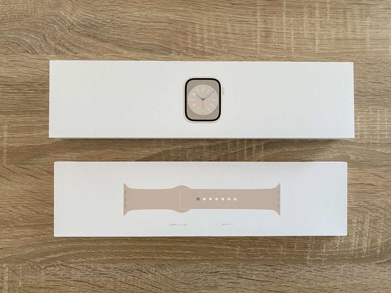 Wewnątrz znajdują się dwa oddzielne pudełka