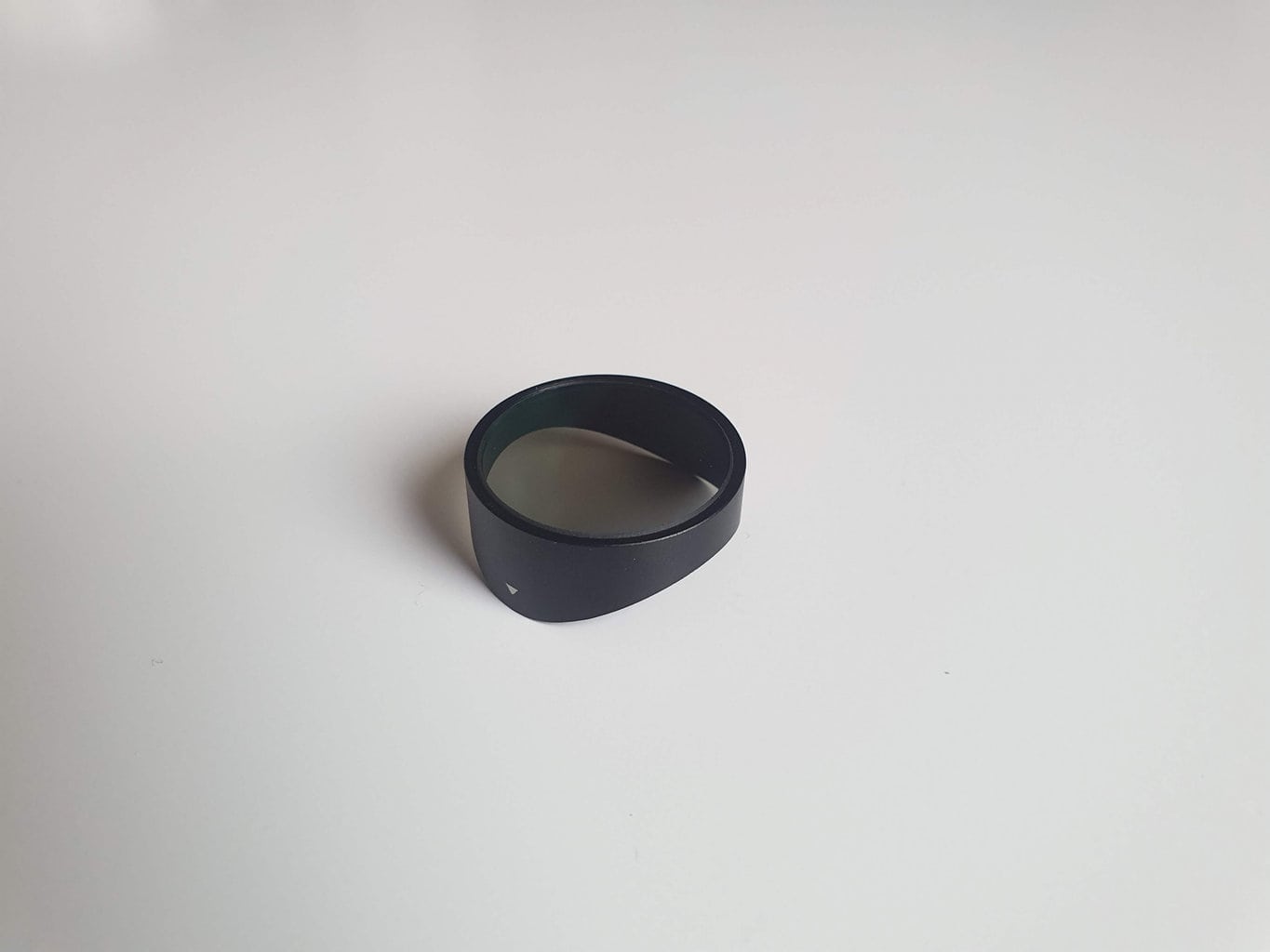 Filtr CPL przykleja się do obiektywu tylko z powodu tarcia