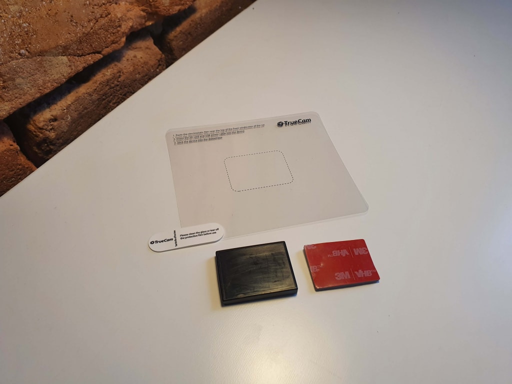 Zastosowanie folii antystatycznej znacznie ułatwia usunięcie samoprzylepnego uchwytu