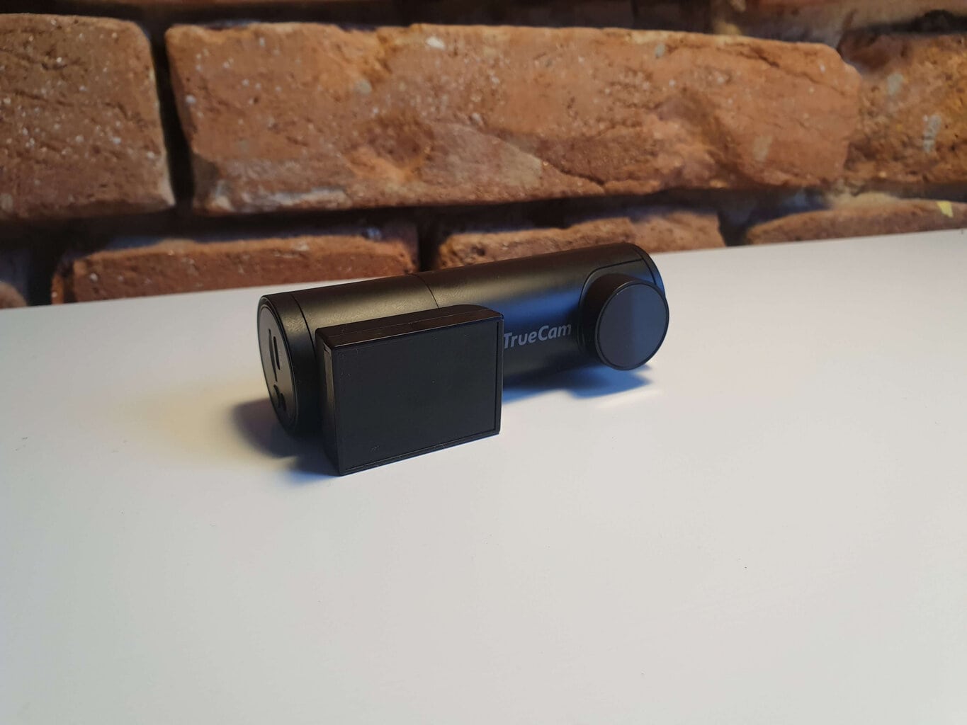 Filtr CPL może niezawodnie wyeliminować odbicia deski rozdzielczej w ciągu dnia