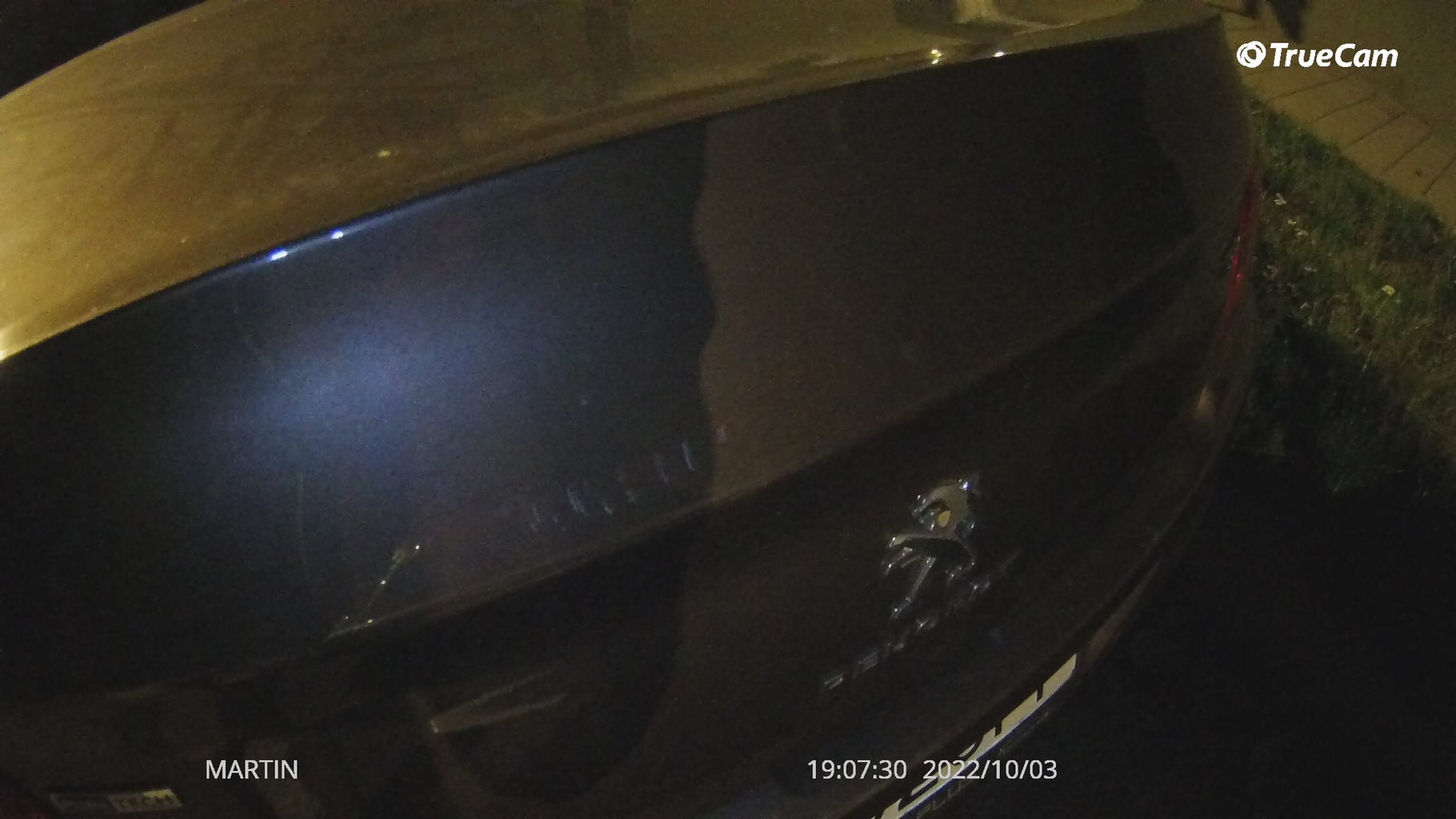 W nocy szumy i niski poziom szczegółów obniżają jakość obrazu