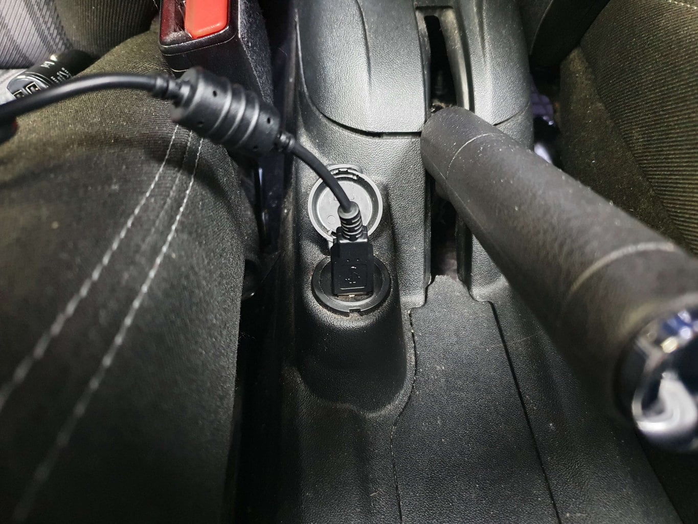 Wbudowane gniazdo USB może być źródłem zasilania