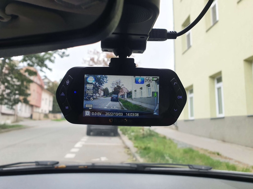 Gumowe przyciski są łatwo dostępne, a ich obsługa jest intuicyjna