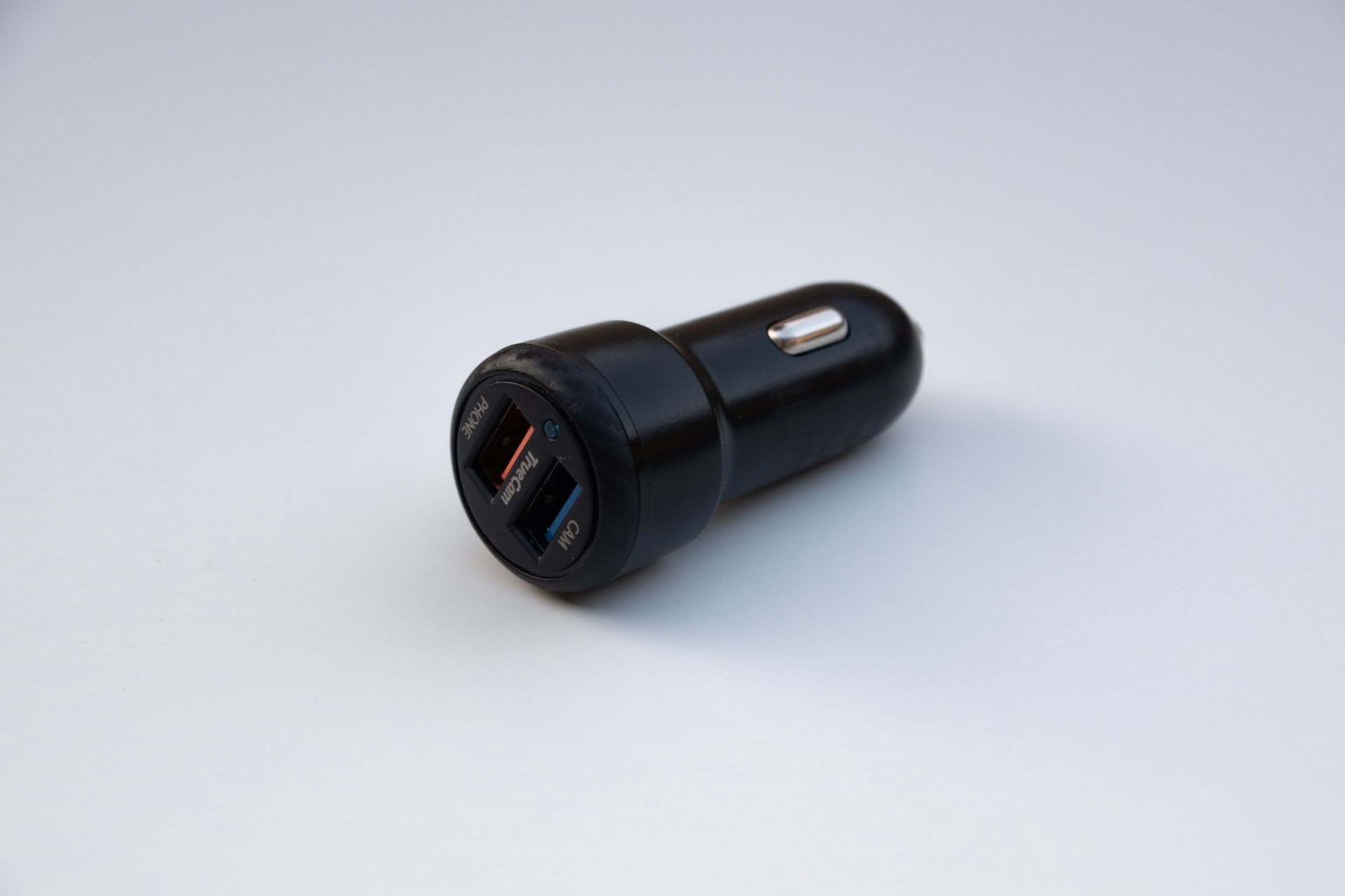 Zasilacz jest również rozdzielaczem USB z wejściami oznaczonymi kolorami