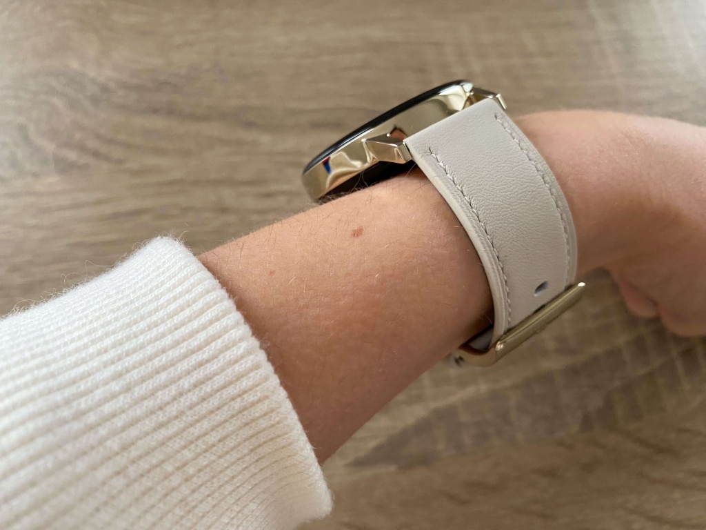 Zegarek idealnie leży na nadgarstku