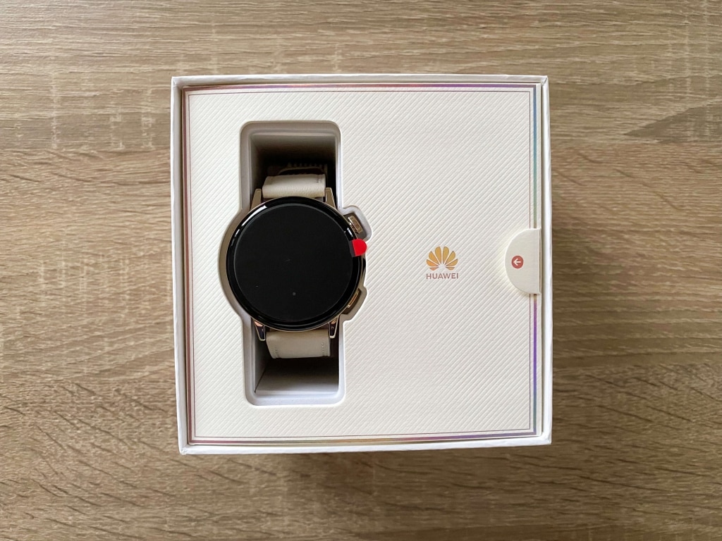 Zegarek wewnątrz pudełka