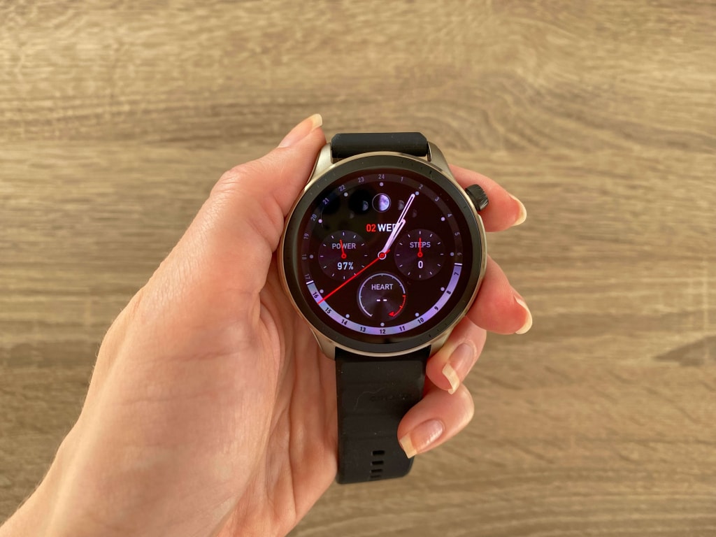 Tarcza zegarka jest dość duża