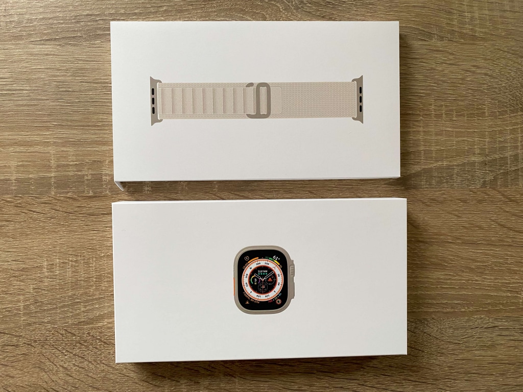 Wewnątrz znajdują się dwa mniejsze pudełka