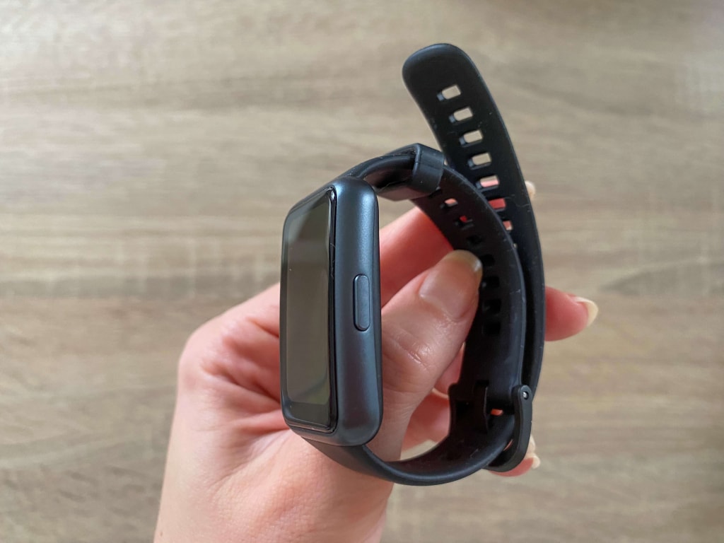 Bransoletka ma minimalistyczny wygląd