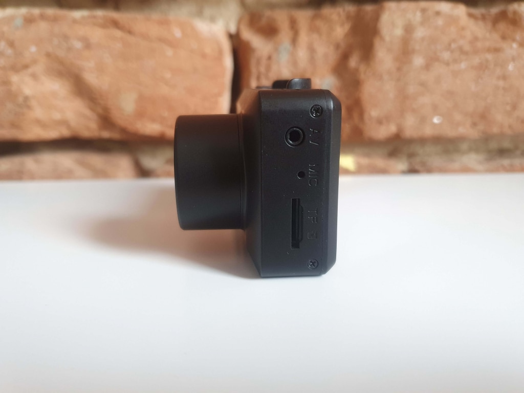 Wejścia i wyjścia są wyraźnie oznaczone