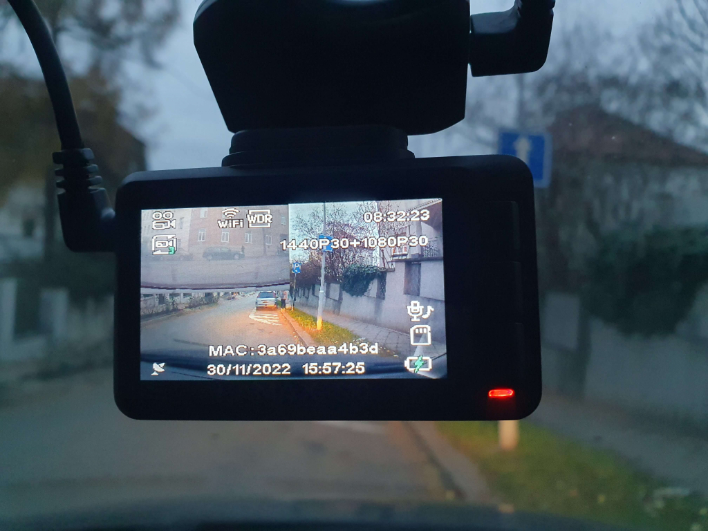 Po zakupie tylnej kamery można zmienić wyświetlacz