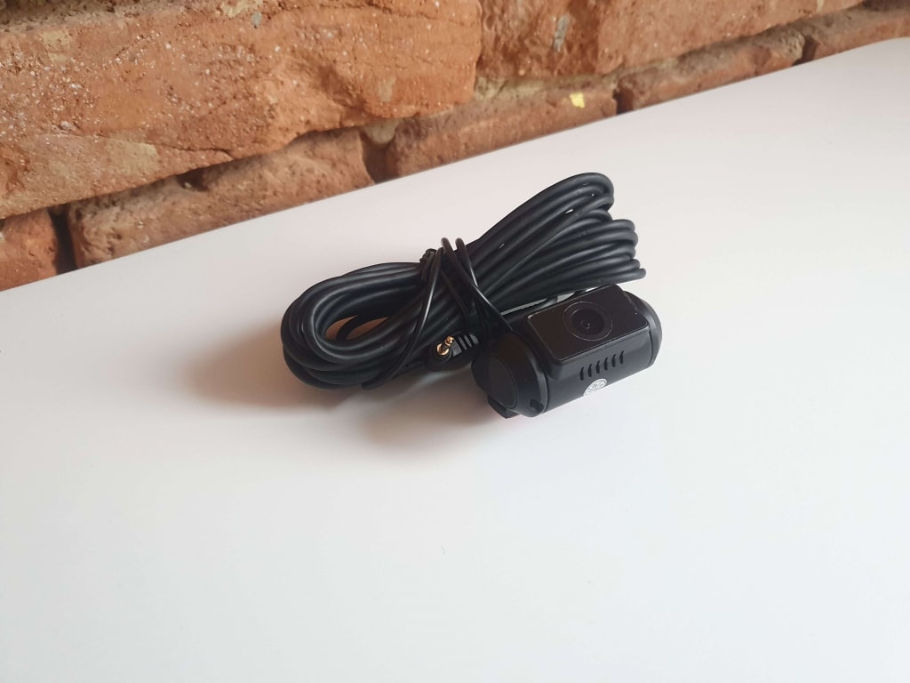 Sześciometrowy kabel jest również odłączany