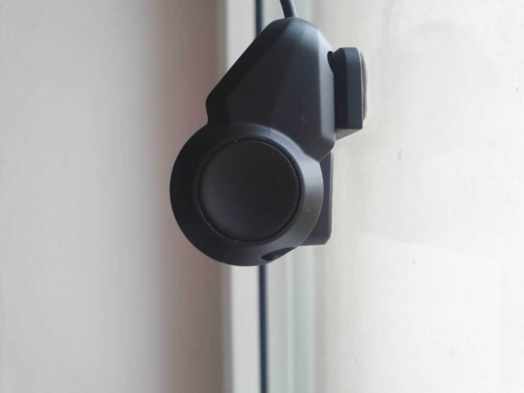 Kamerę tylną można również zamontować na prostopadłej szybie furgonetki