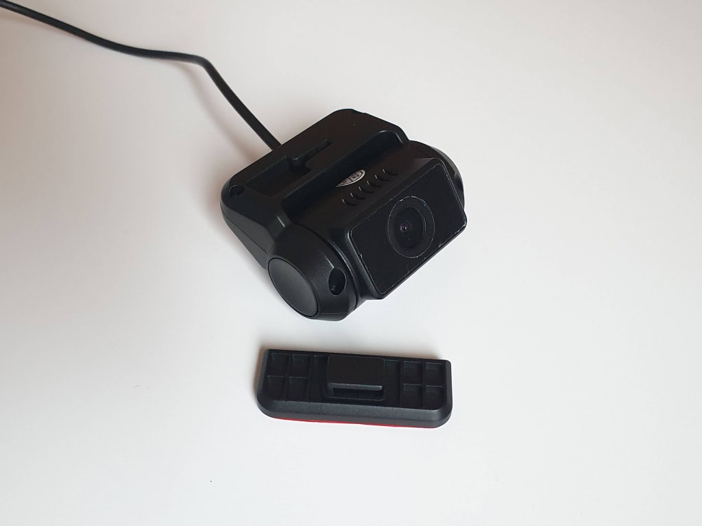 Mocowanie kamery tylnej jest zdejmowane