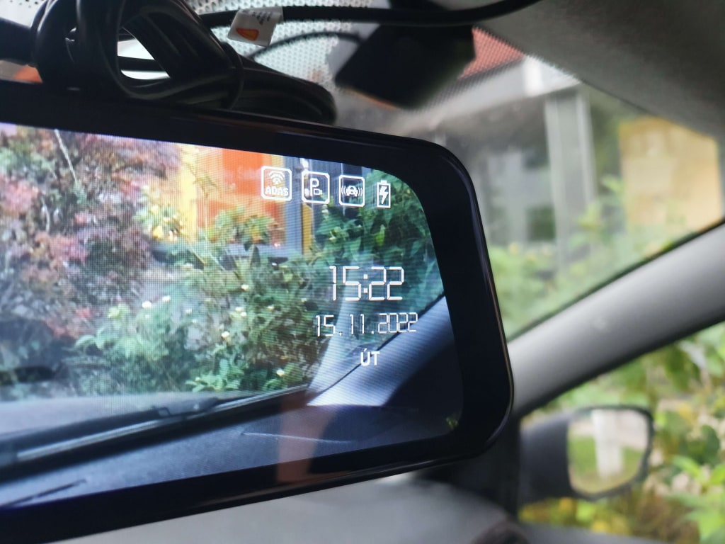 Wyświetlacz pokazuje praktyczne informacje