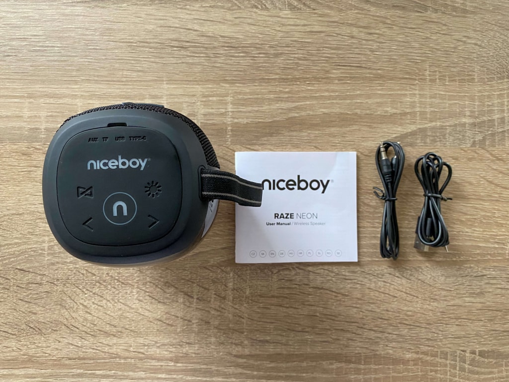 W opakowaniu znajdują się praktyczne akcesoria