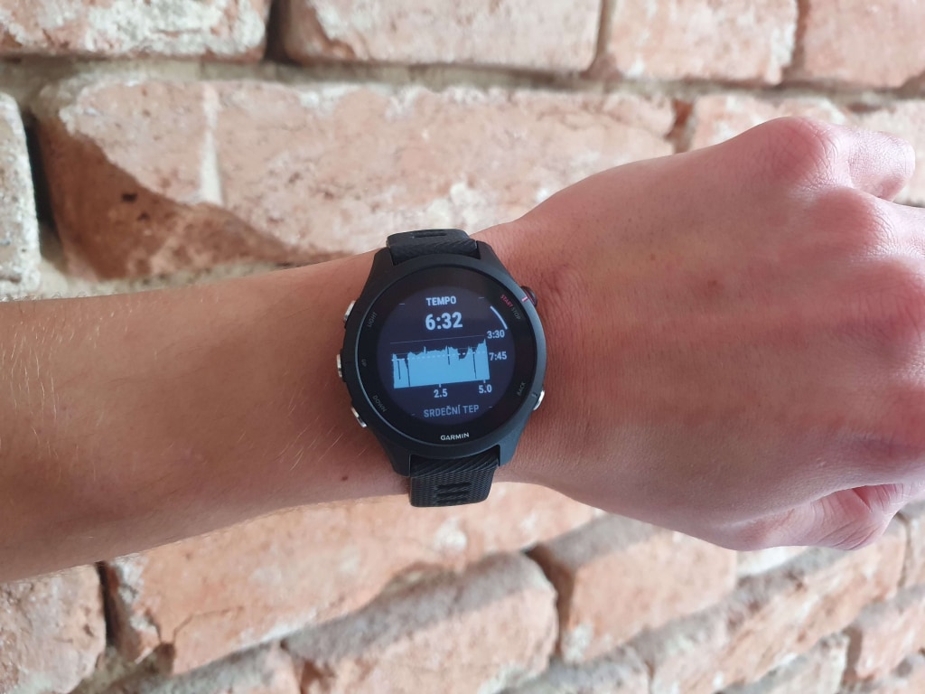 Wyświetlacz zmienia się automatycznie lub ręcznie